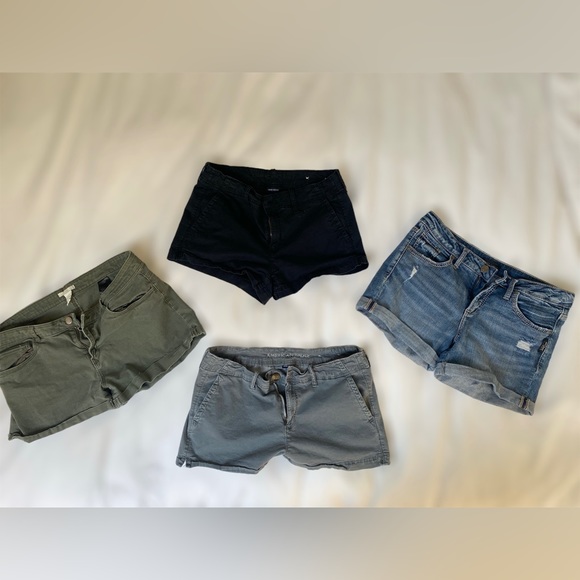 Lot of Shorts •Silver•H&M•AE 🩳 - Picture 1 of 10